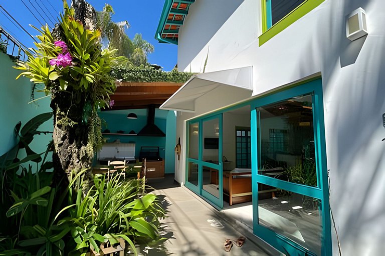 Casinha ao lado do Iate Clube - 120m do mar!