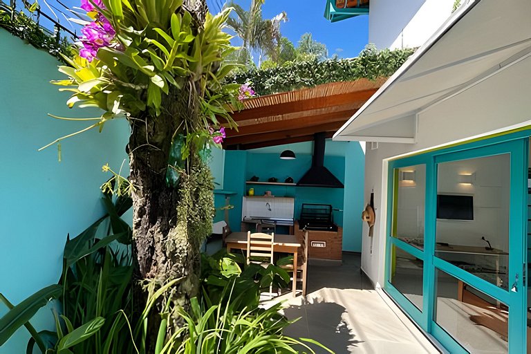 Casinha ao lado do Iate Clube - 120m do mar!