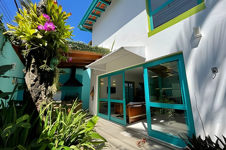 Casinha ao lado do Iate Clube - 120m do mar!