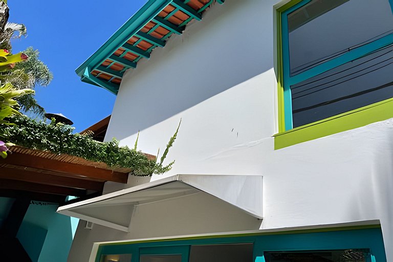Casinha ao lado do Iate Clube - 120m do mar!