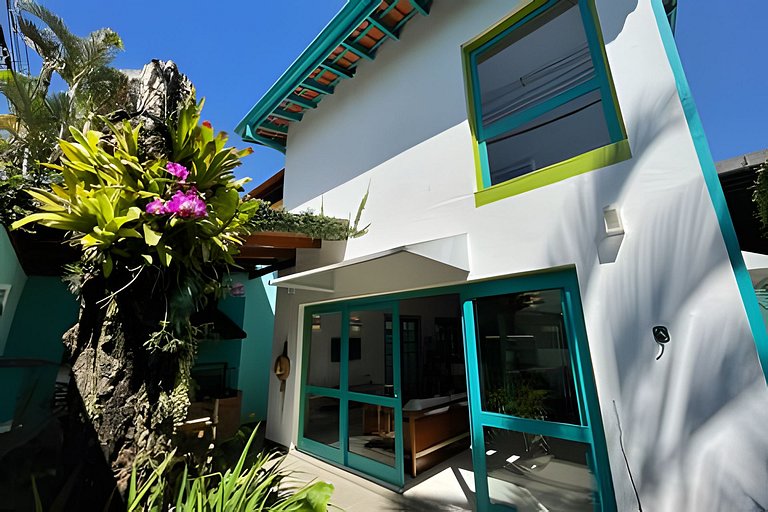Casinha ao lado do Iate Clube - 120m do mar!