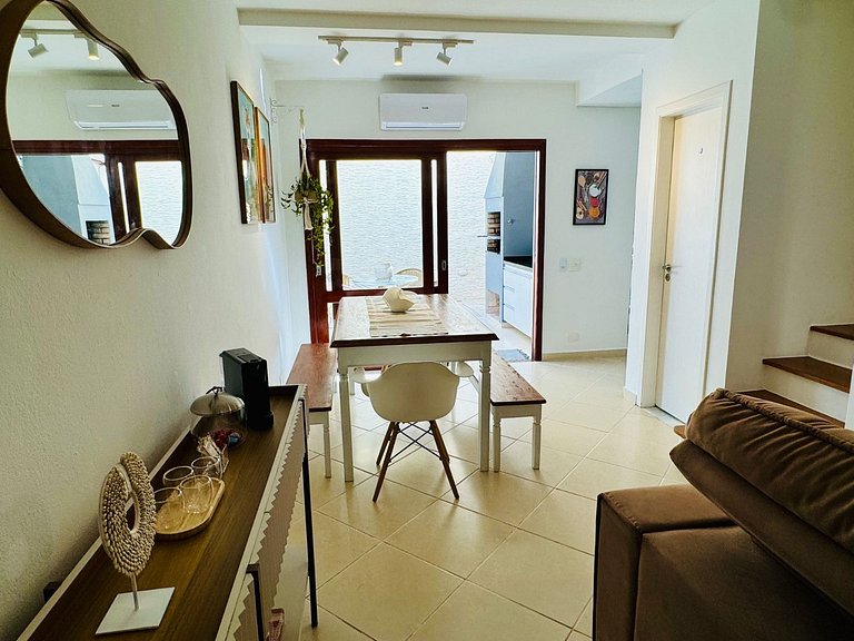 Casa com piscina, 300 m do mar, faça tudo a pé!