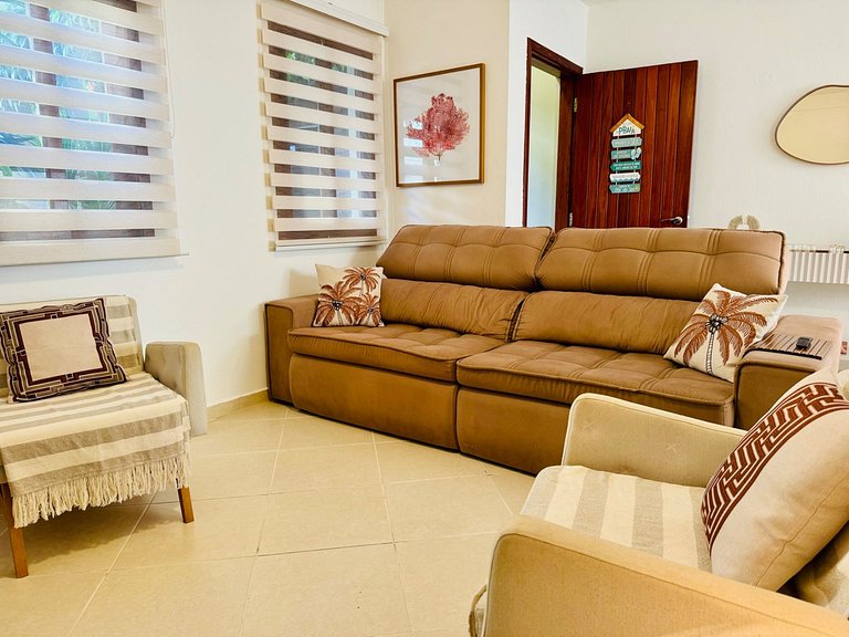 Casa com piscina, 300 m do mar, faça tudo a pé!