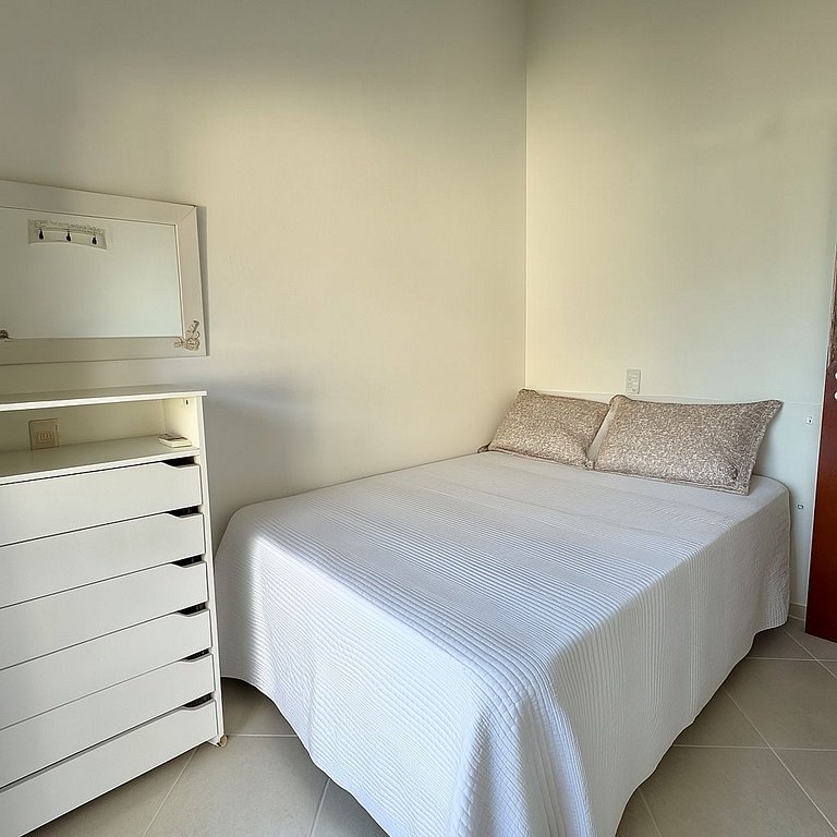 Casa com piscina, 300 m do mar, faça tudo a pé!