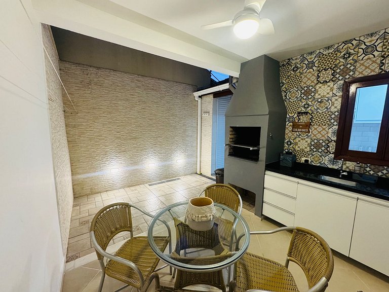 House with swimming pool, 300 m from the sea!