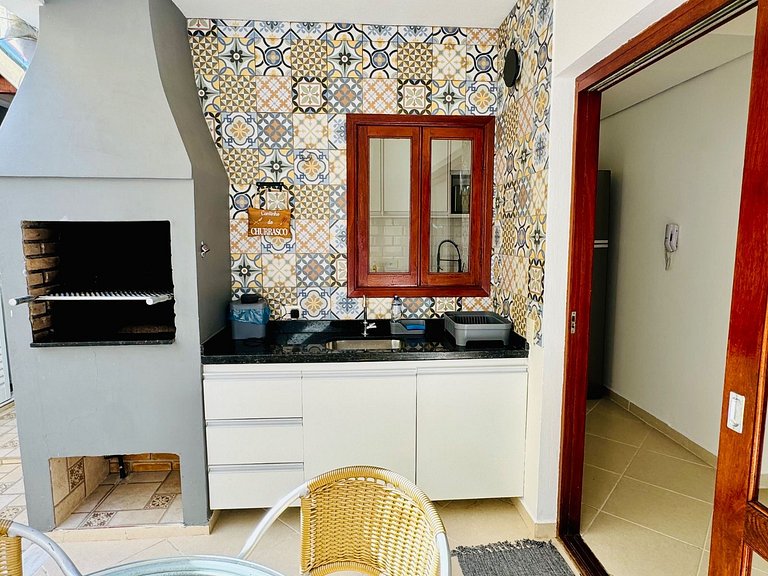 Casa com piscina, 300 m do mar, faça tudo a pé!