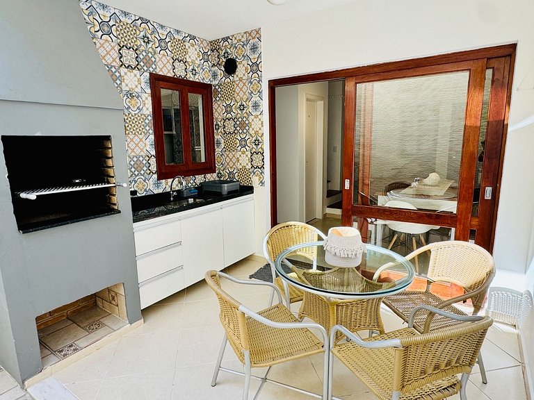 House with swimming pool, 300 m from the sea!