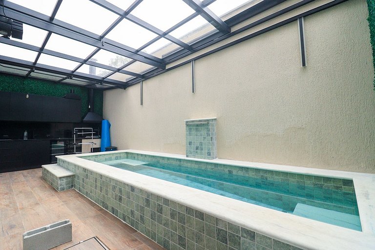 House with heated and covered pool - 400m from the sea.