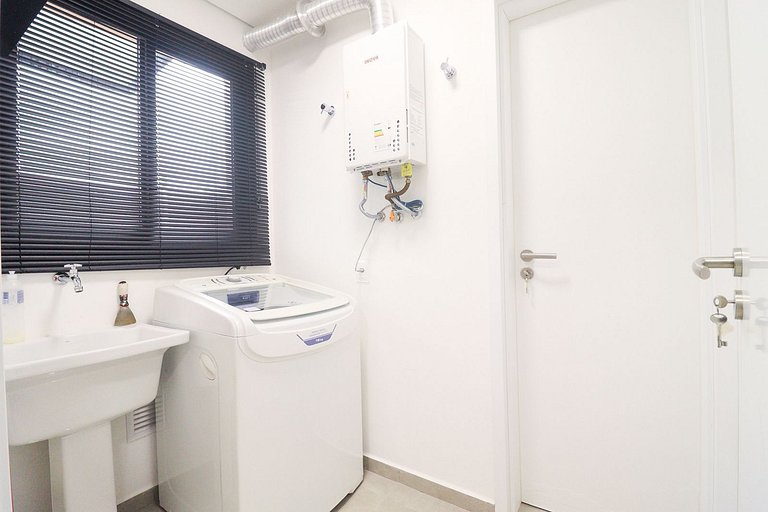 House with heated and covered pool - 400m from the sea.