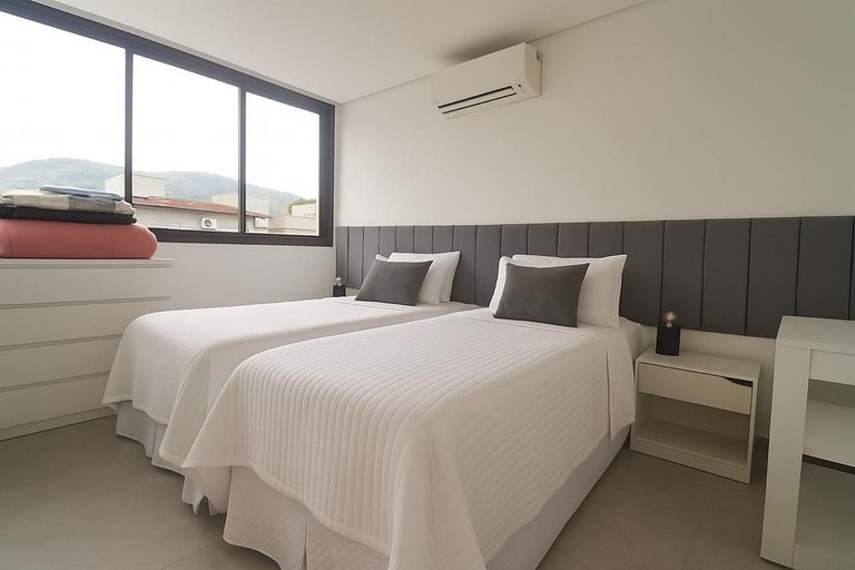 Casa con piscina cubierta y climatizada - 400m del mar.