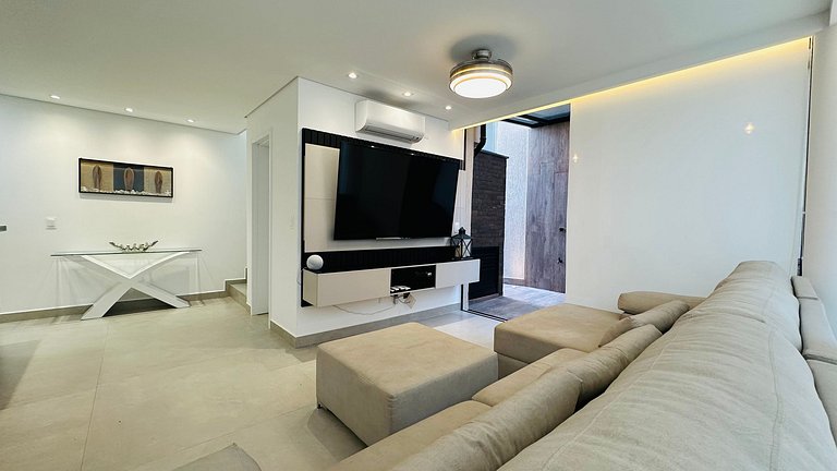 Casa con piscina cubierta y climatizada - 400m del mar.