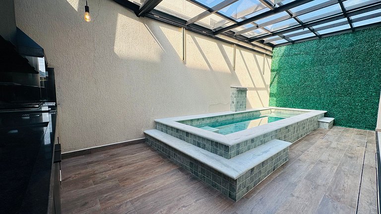 House with heated and covered pool - 400m from the sea.