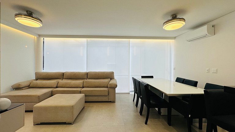 House with heated and covered pool - 400m from the sea.