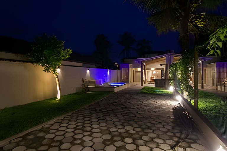 Casa com piscina privativa, 4 minutos da praia