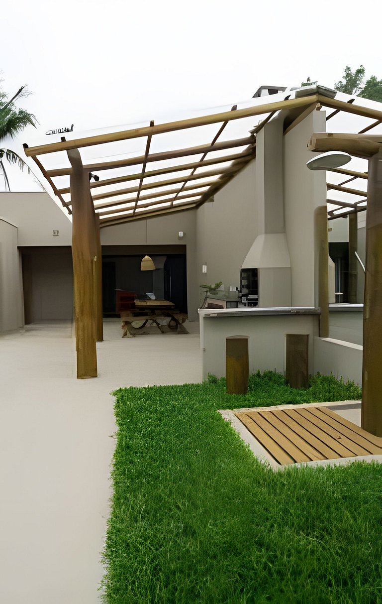 Casa com piscina privativa, 4 minutos da praia