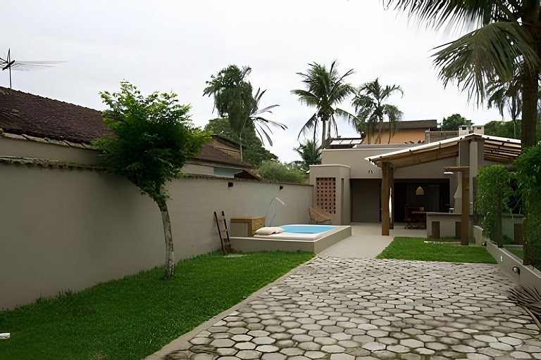 Casa com piscina privativa, 4 minutos da praia