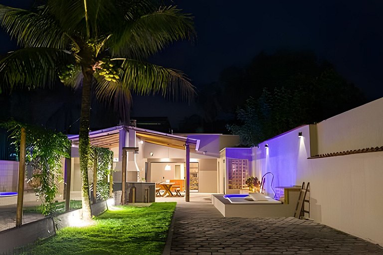 Casa com piscina, 4 minutos do mar