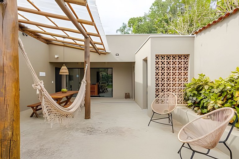 Casa com piscina, 4 minutos do mar