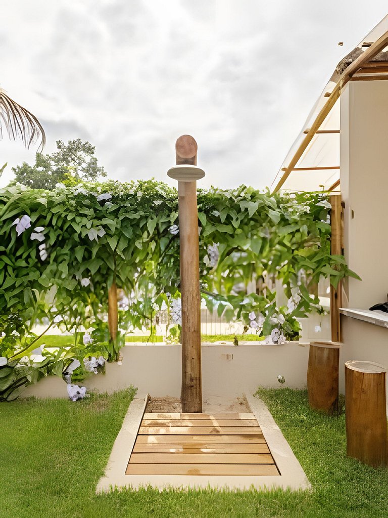 Casa com piscina, 4 minutos do mar