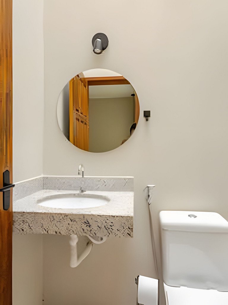 Casa com piscina, 4 minutos do mar