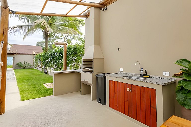 Casa com piscina, 4 minutos do mar