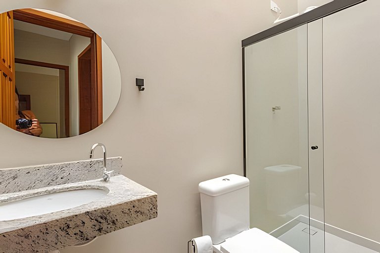 Casa com piscina, 4 minutos do mar