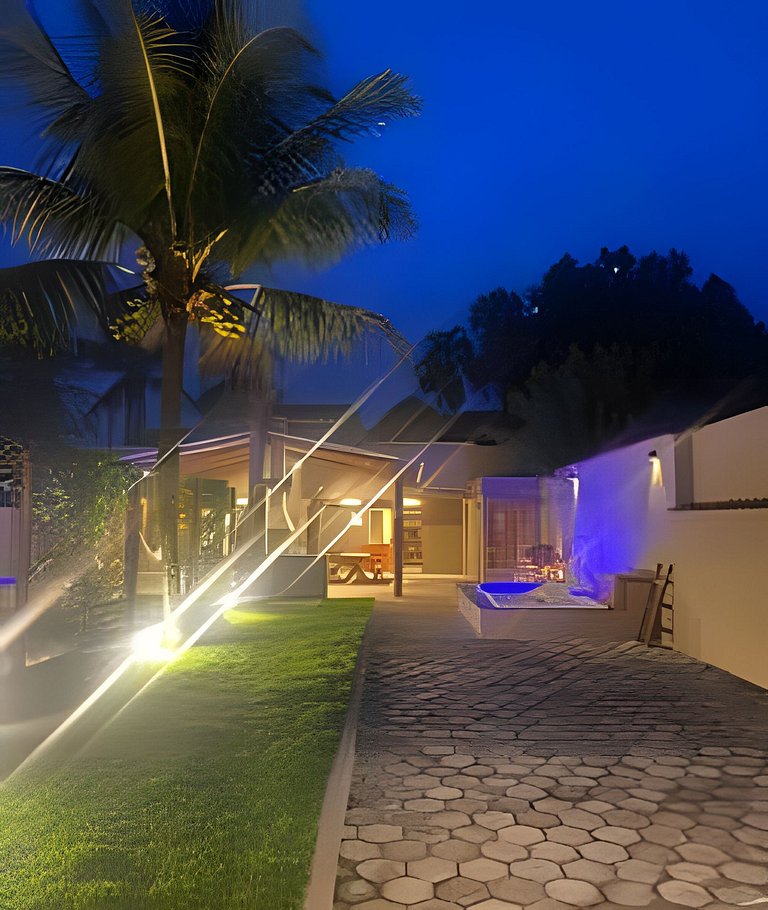 Casa com piscina, 4 minutos do mar