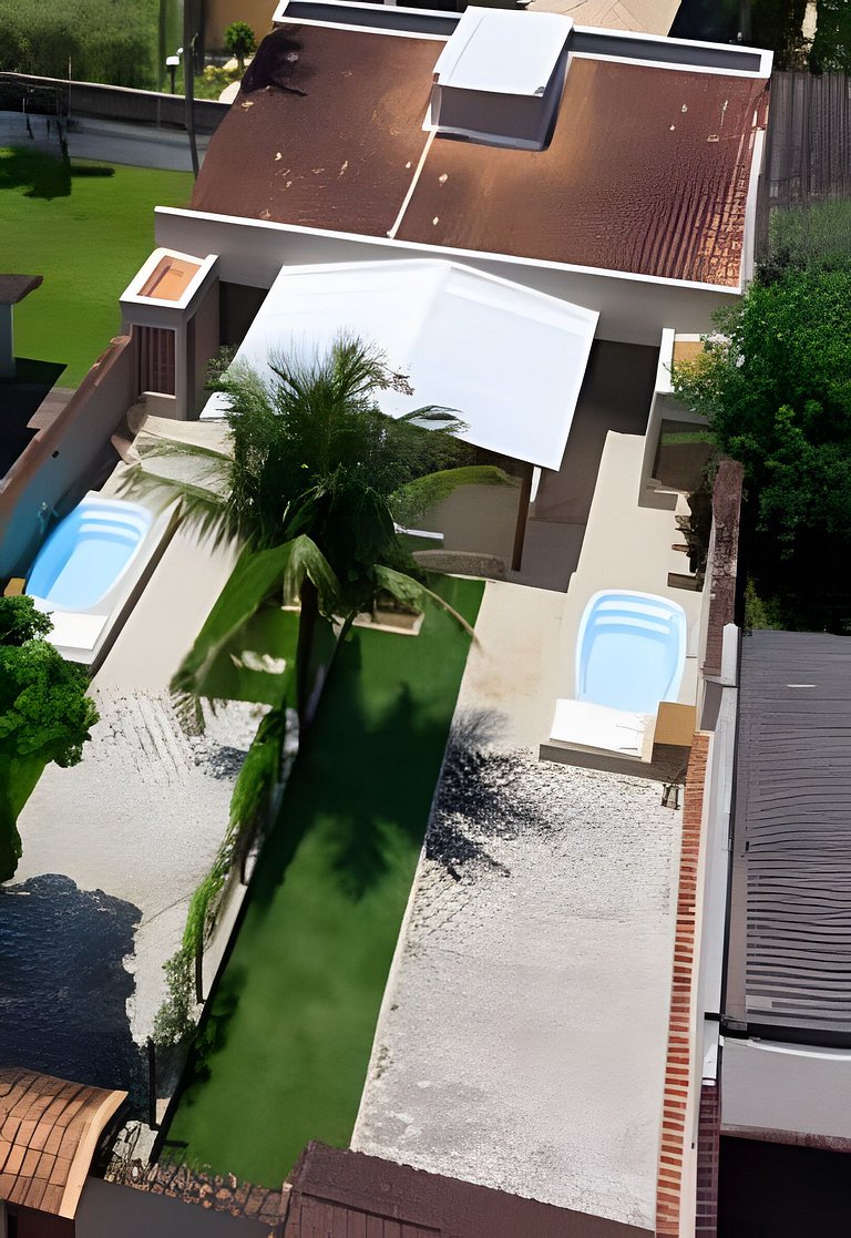 Casa com piscina, 4 minutos do mar