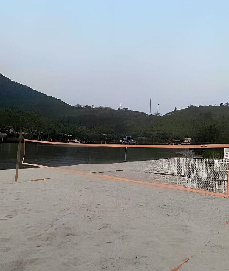 Casa com piscina, 4 minutos do mar