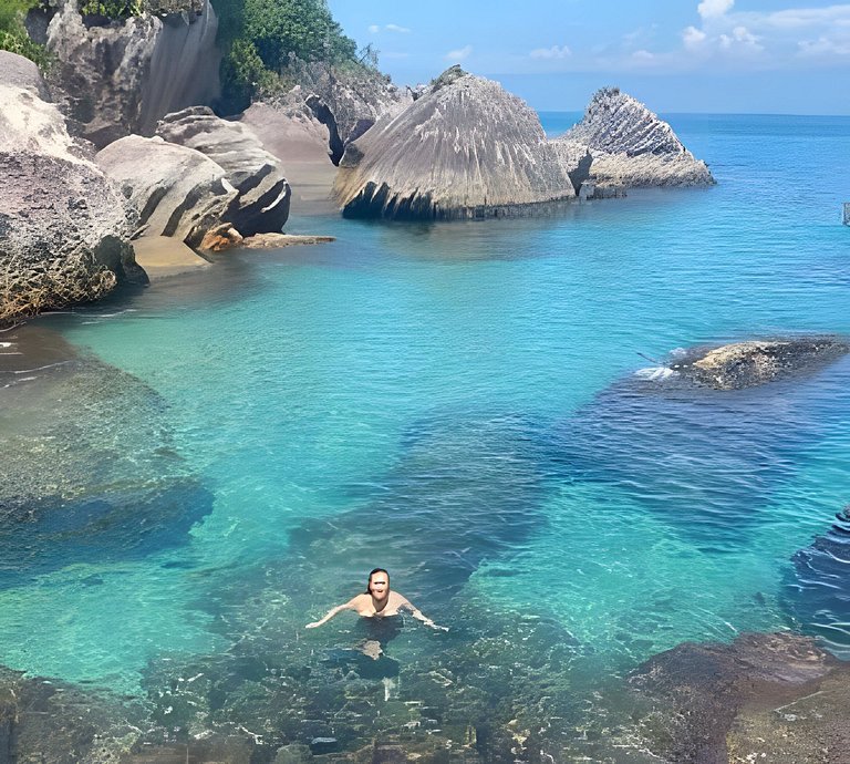Casa com piscina, 4 minutos do mar