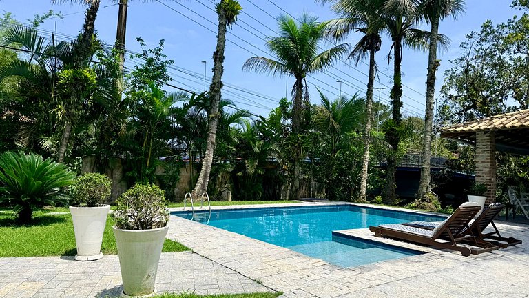 Casa beira rio com churrasqueira, piscina 3 suítes