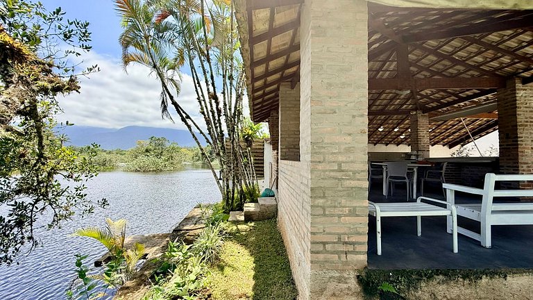 Casa beira rio com churrasqueira, piscina 3 suítes
