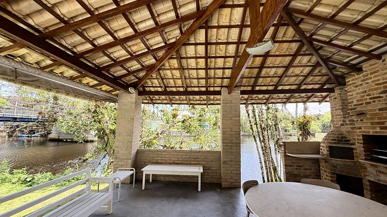 Casa beira rio com churrasqueira, piscina 3 suítes