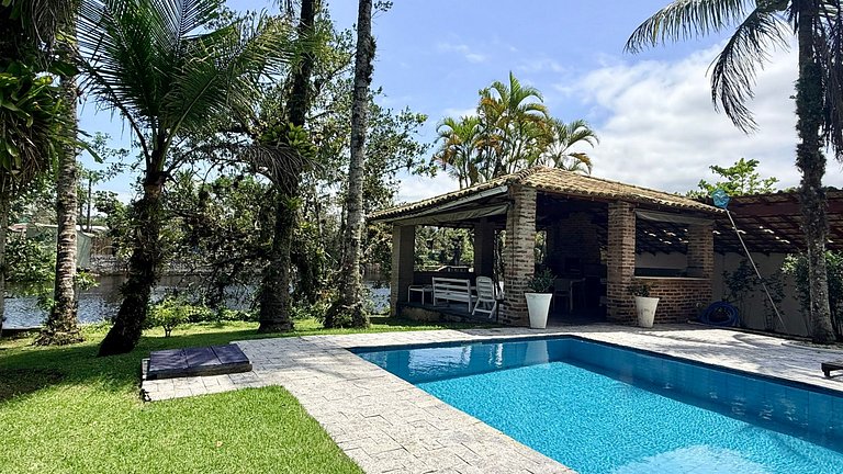 Casa beira rio com churrasqueira, piscina 3 suítes