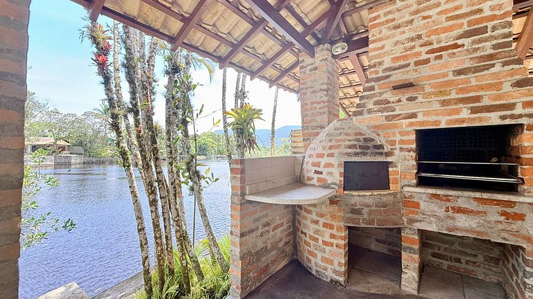 Casa beira rio com churrasqueira, piscina 3 suítes