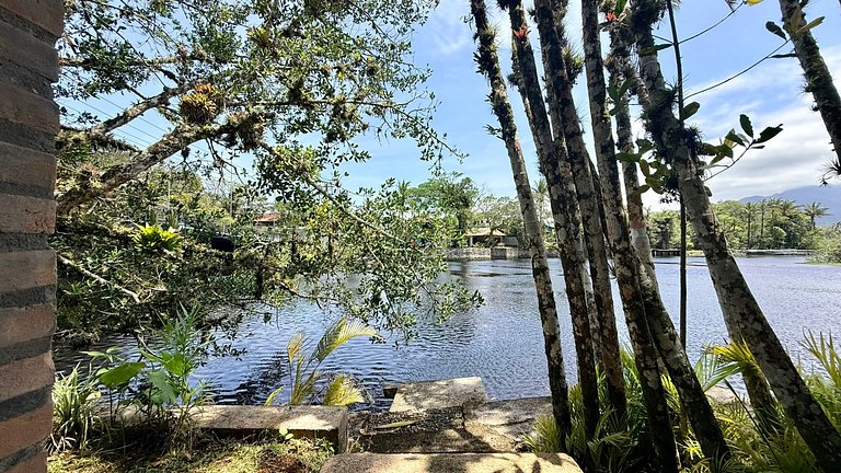 Casa beira rio com churrasqueira, piscina 3 suítes