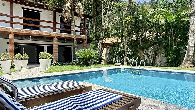 Casa beira rio com churrasqueira, piscina 3 suítes