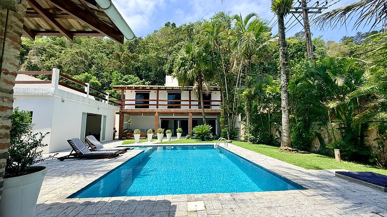 Casa beira rio com churrasqueira, piscina 3 suítes