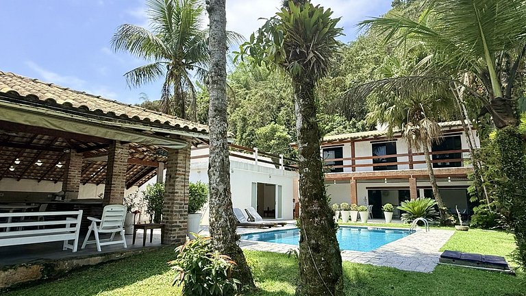 Casa beira rio com churrasqueira, piscina 3 suítes