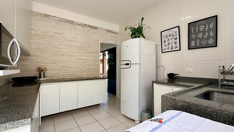 Casa beira rio com churrasqueira, piscina 3 suítes