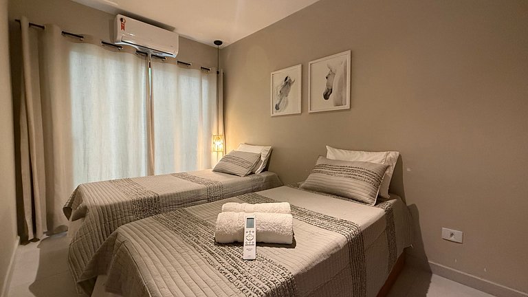 Casa com piscina, 4 minutos do mar