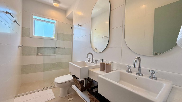 Casa com jacuzzi a 100m do mar, Juquehy.