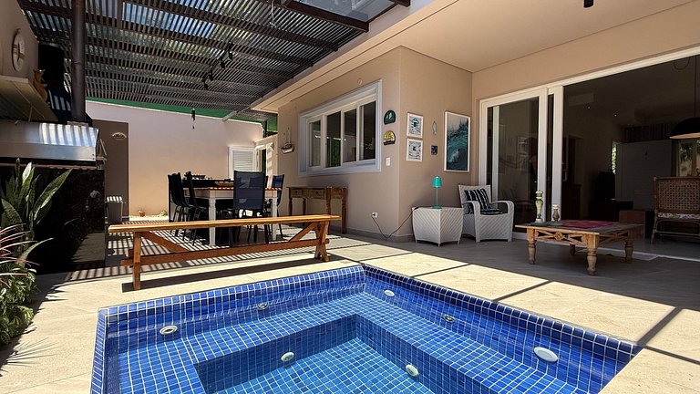 Casa com jacuzzi a 100m do mar, Juquehy.