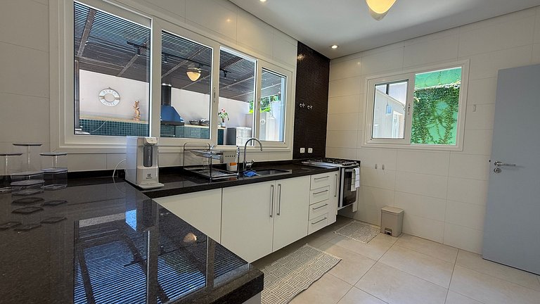 Casa com jacuzzi a 100m do mar, Juquehy.