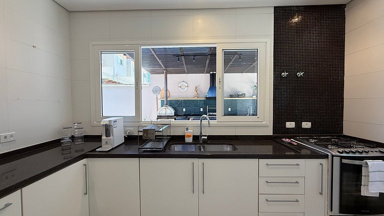 Casa com jacuzzi a 100m do mar, Juquehy.