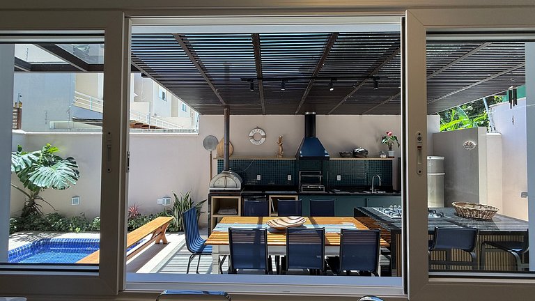 Casa com jacuzzi a 100m do mar, Juquehy.