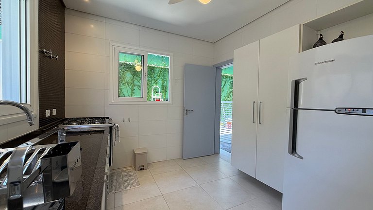 Casa com jacuzzi a 100m do mar, Juquehy.