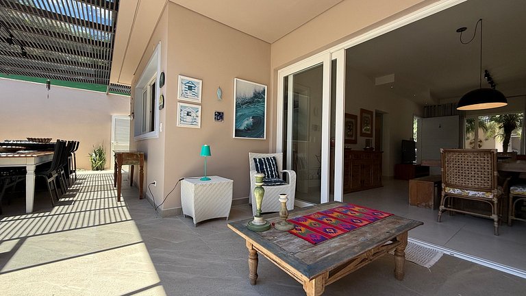 Casa com jacuzzi a 100m do mar, Juquehy.