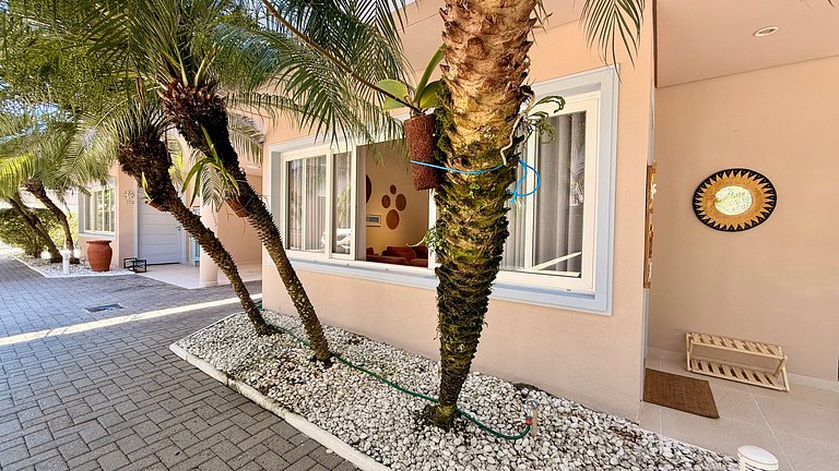 Casa com jacuzzi a 100m do mar, Juquehy.