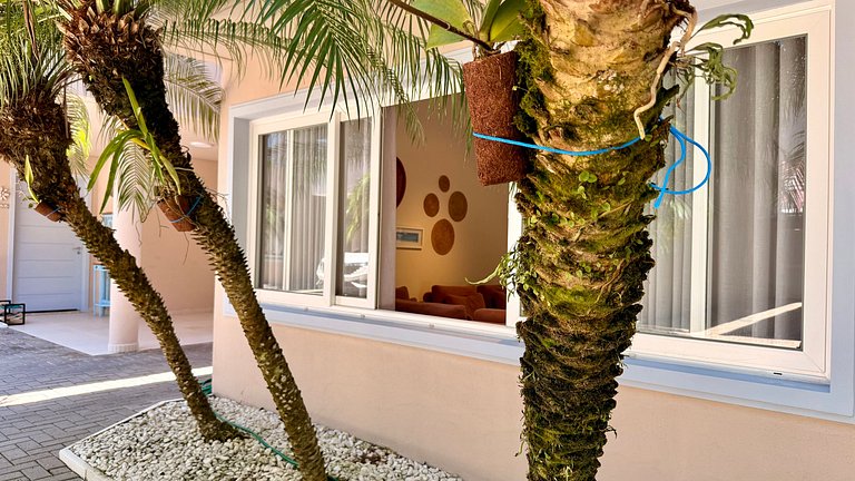 Casa com jacuzzi a 100m do mar, Juquehy.